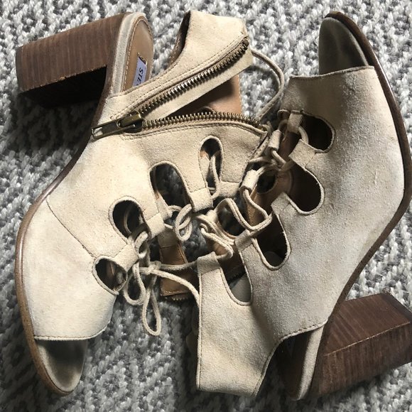 Steve Madden Women's Nilunda Lace-Up Sandals in Cream Suede.  6.5B - Picture 3 of 8